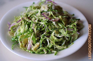 Салат из брюссельской капусты фото