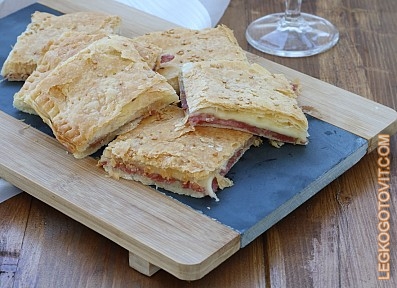 Слойки с салями и сыром Фото рецепта: Слойки с салями и сыром