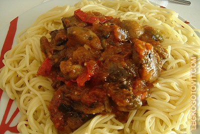 Фото рецепта: Спагетти с грибами в красном соусе