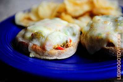 Фото рецепта: Горячие бутерброды с тунцом